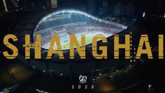 美女解说COS拉克丝祝贺T1夺冠 S15赛季精彩回顾